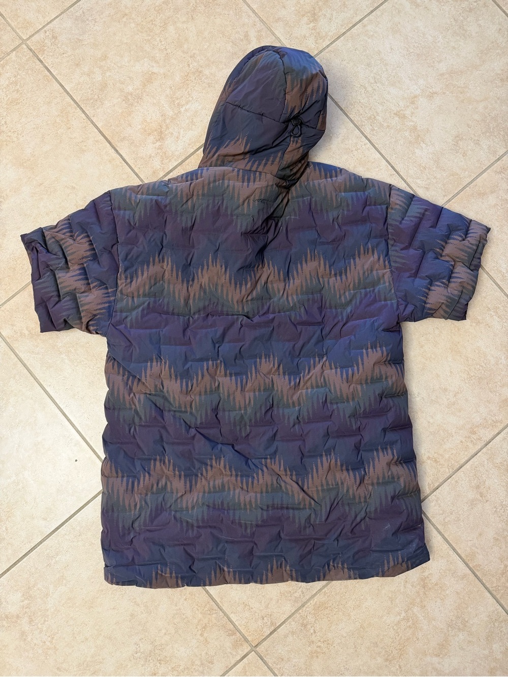 Mountain Hardwear Puffy Poncho - Picture 2 of 3